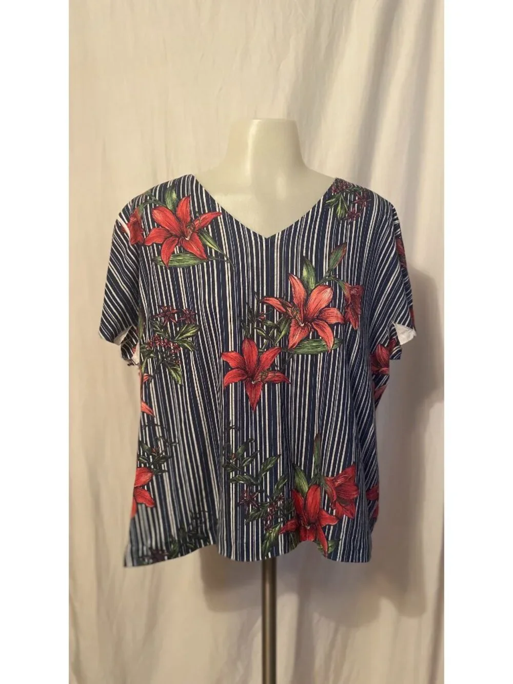 Chico's Zenergy Navy And Red Floral Stripe V Neck Tee